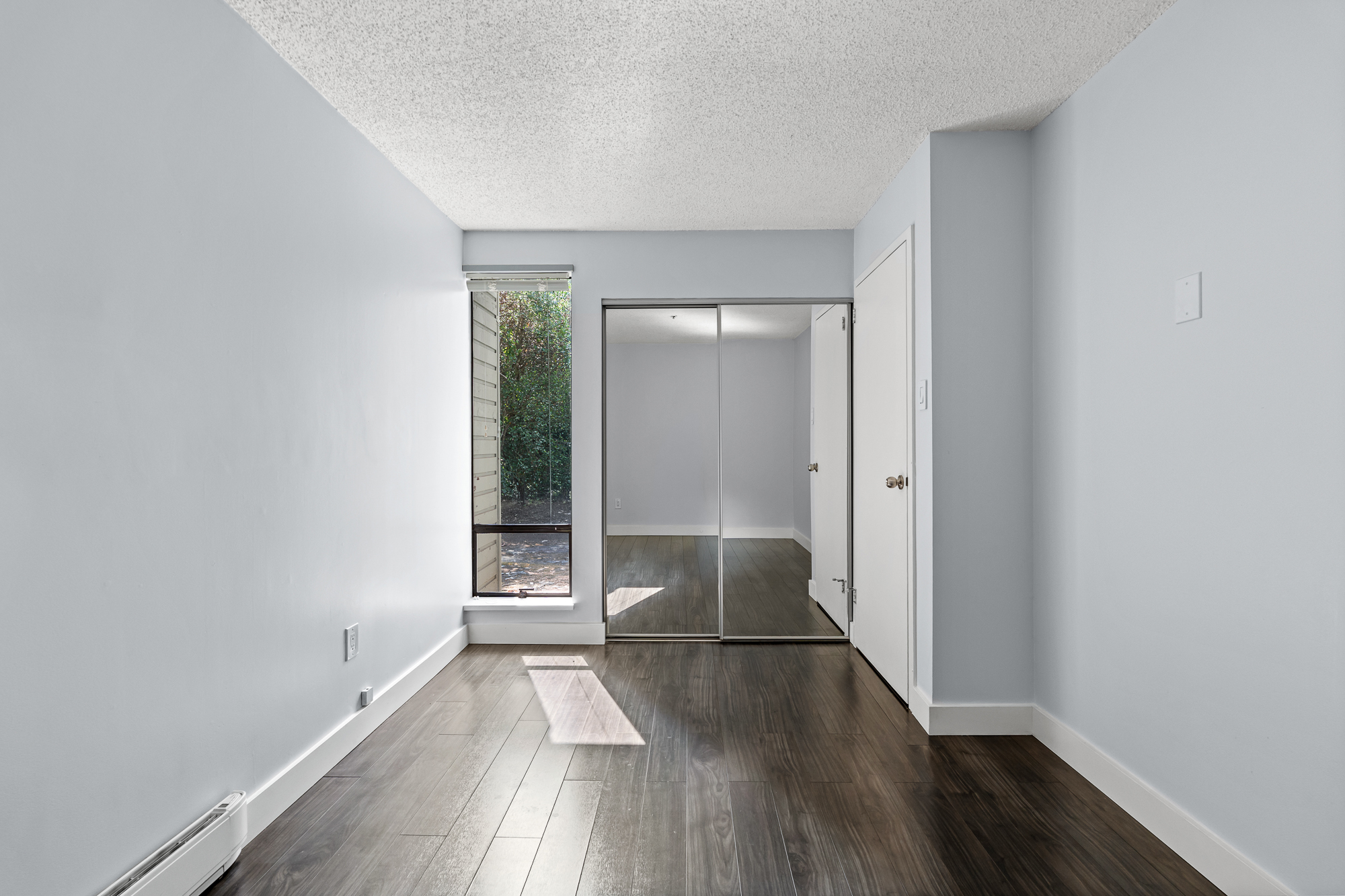 #101 -2119 Bellevue Avenue